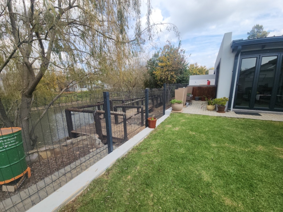 To Let 2 Bedroom Property for Rent in Ifafi North West